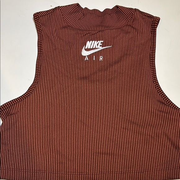 Nike Air Striped Sleeveless athletic Crop Top XS NWT - Picture 1 of 5